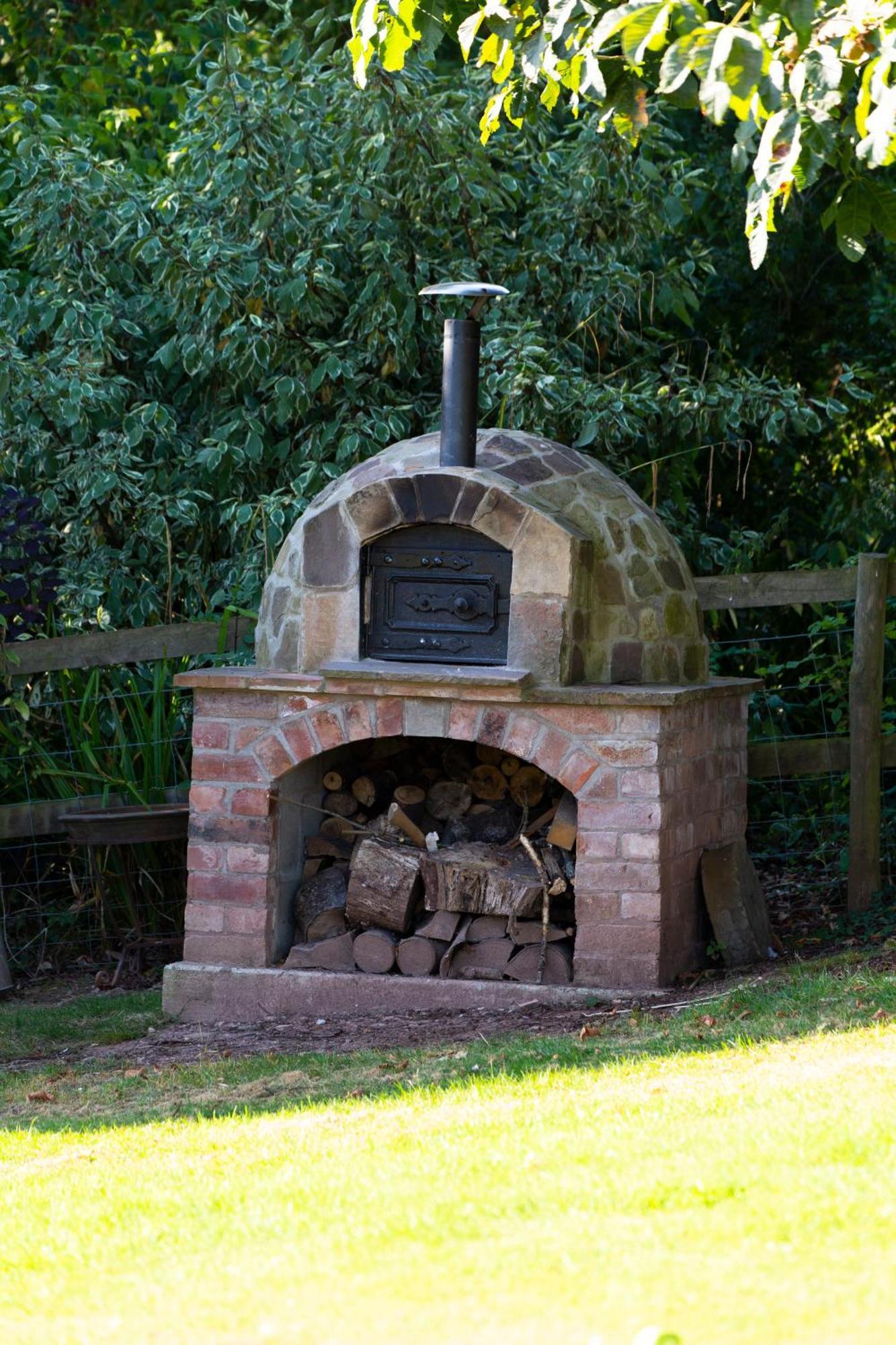 Ebony Cottage Tenbury Exterior photo