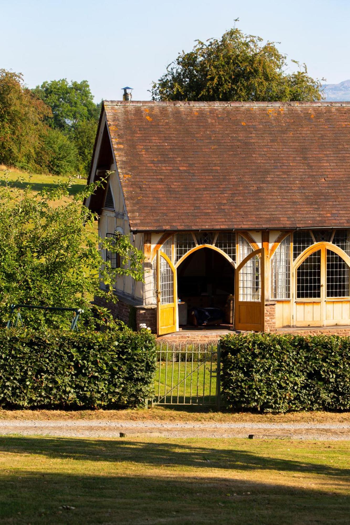 Ebony Cottage Tenbury Exterior photo