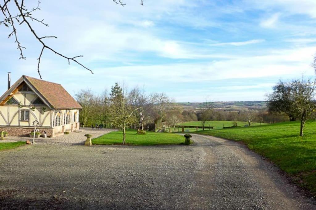 Ebony Cottage Tenbury Exterior photo